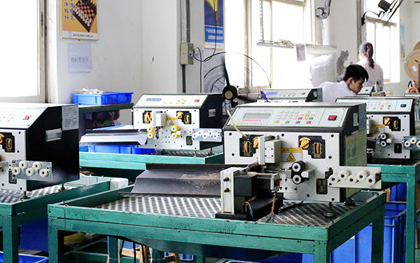 Computer cutting machine