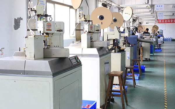 Automatic cutting terminal machine